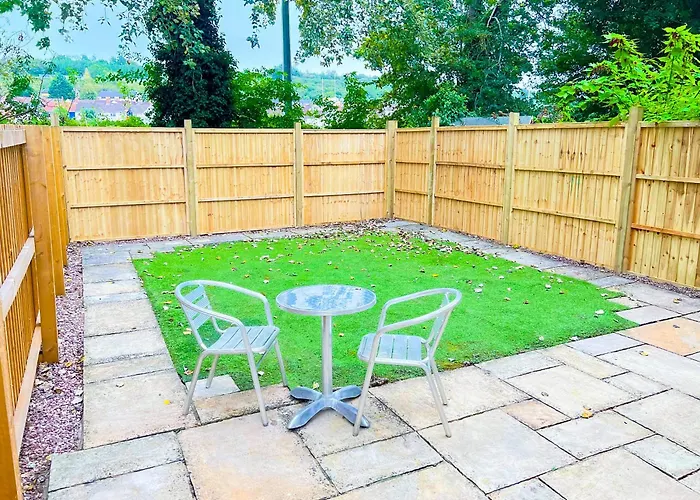 Boutique Townhouse - Sleeps Up To 8 - Perfect For Families & Groups!